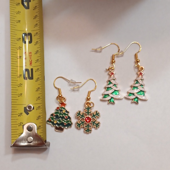 NWT Bundle of Two Pairs of Adorable Gold Christmas Earrings!! - Picture 3 of 7